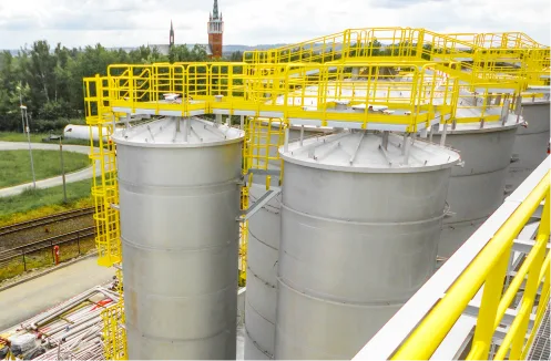 Walkway systems for tanks